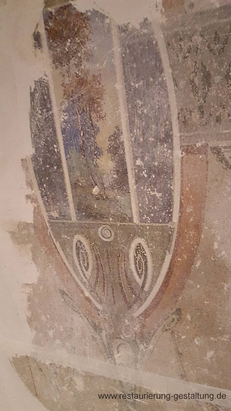 Freilegung einer Jugendstil Deckenmalerei vom Restaurtor und Malermeister in der Denkmalpflege